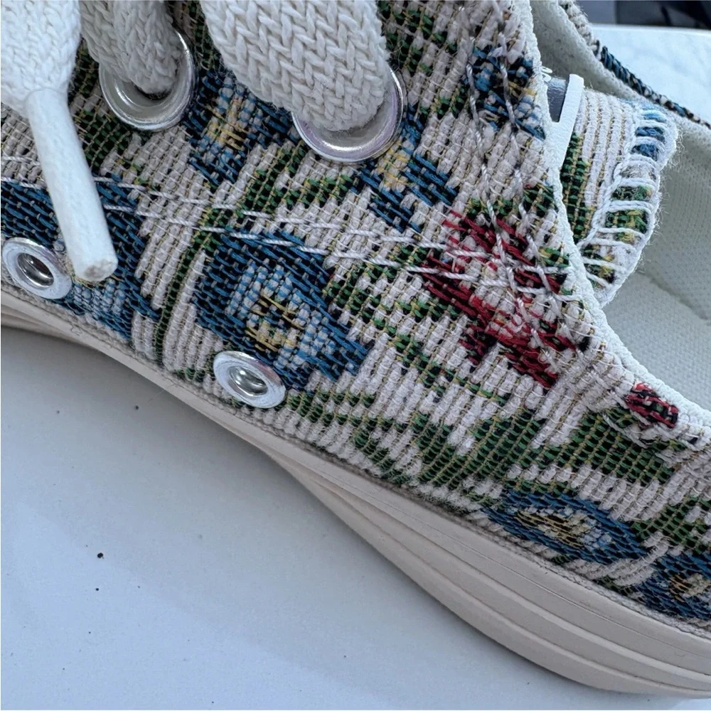 Converse Women's Floral Sneakers - White and Blue - Picture 15 of 16